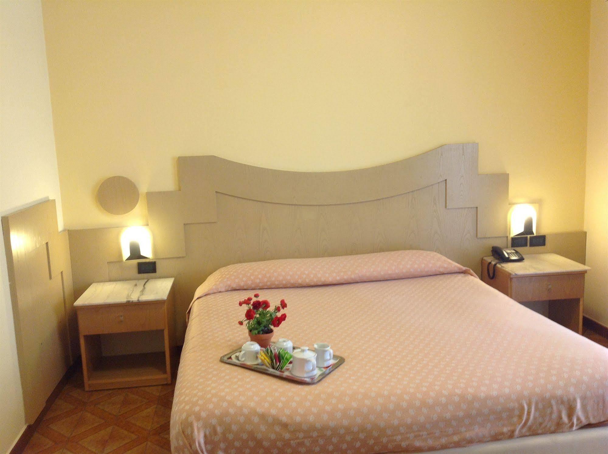 פומפיי Hotel Giovanna מראה חיצוני תמונה