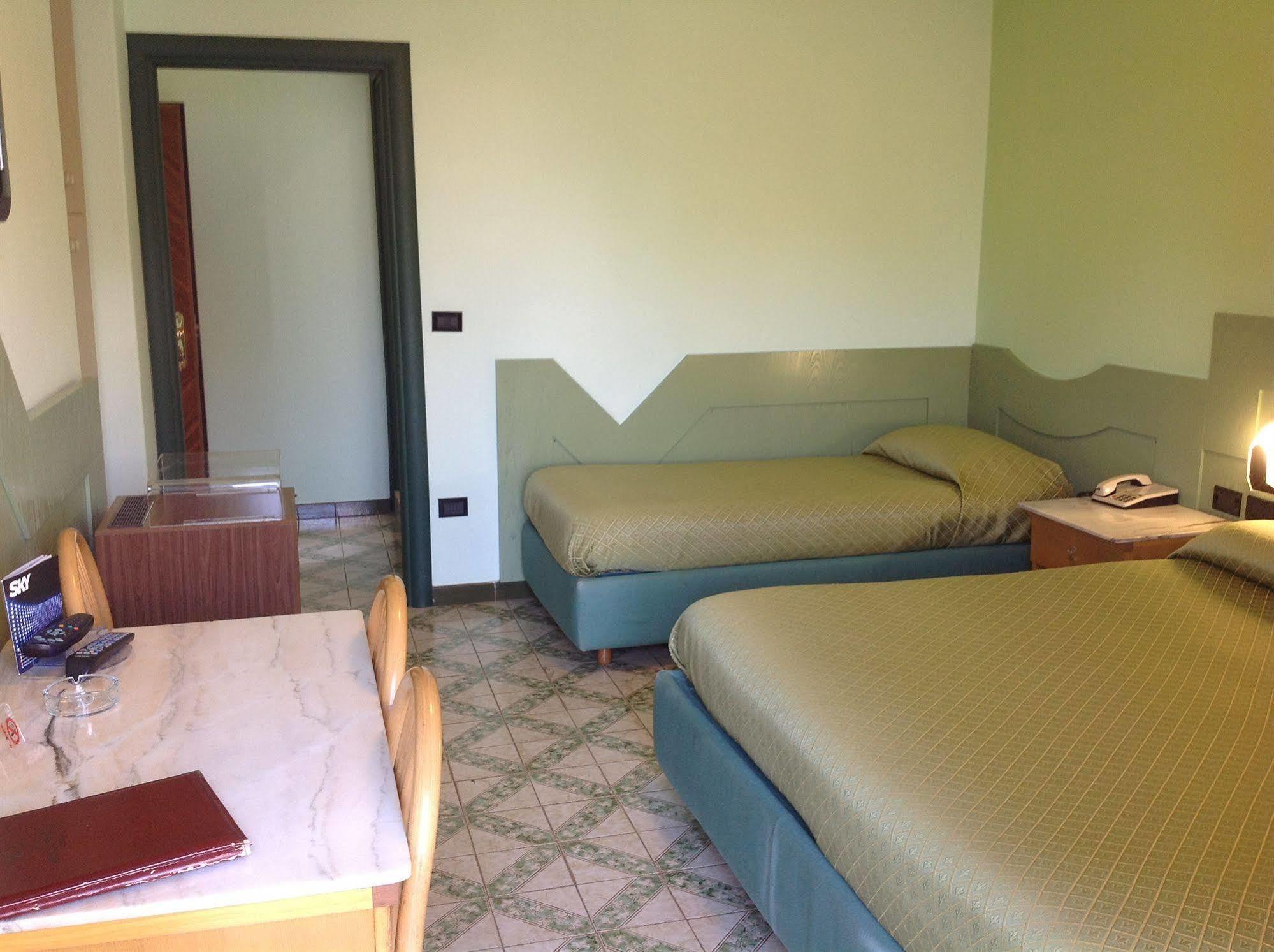 פומפיי Hotel Giovanna מראה חיצוני תמונה